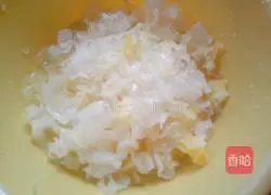 Illustration of how to make papaya, snow fungus and sugar water 2