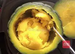 Illustration of how to make pumpkin nut drink 5