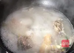 Illustration of making fish bone noodle soup 6