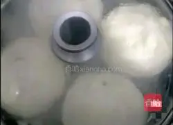 Illustration of how to make cabbage and pork buns 8