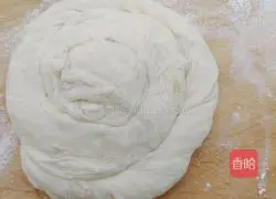 Illustration of how to make scallion pancakes 4