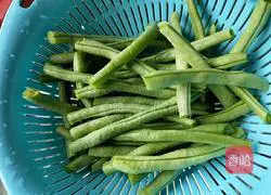 Illustration of how to mix green beans 1