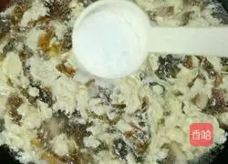 Illustration of how to make mushroom, seaweed and egg drop soup 14