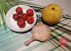 Illustration of how to make hawthorn and snow pear soup 1