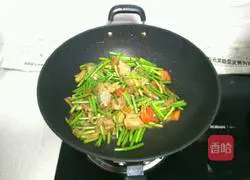 Illustration of how to make fried meat with garlic sprouts 9