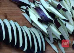 Illustration of how to cook eggplant with peppers 2