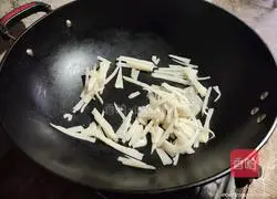 Hot and sour grass carp soup recipe 6