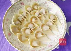 Illustration of how to cook beef in clear soup 9