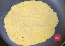 Illustration of how to make sausage and egg cake skewers 9