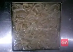 Illustration of how to make crystal pig skin jelly 7