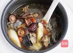 Illustration of how to make mushroom, yam and black-bone chicken soup 8