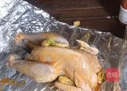 Illustration of how to make special salt-baked chicken 12