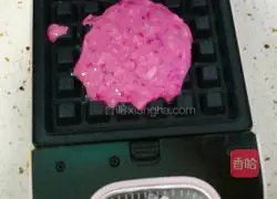 Illustration of how to make banana and dragon fruit egg pancake 7