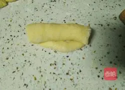 Illustration of how to make butter hand-pulled bread 9