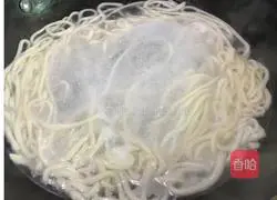 Illustration of how to make hand-pulled noodles 9