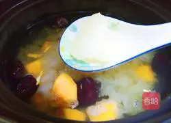 Illustration of how to make red dates, papaya and white fungus stewed 8