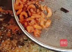 Illustration of how to make noodles with scallion oil 3