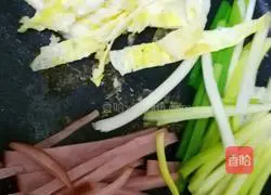 Illustration of three shredded fried noodles 7