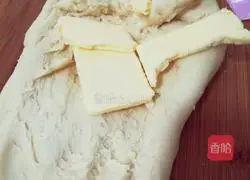 Illustration of how to make small bread rolls 5