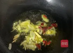 Illustration of how to make fried meat with kelp and carrot 4