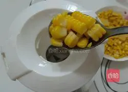 Illustration of how to make freshly squeezed corn juice 6