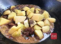 Illustration of how to cook duck meat with potatoes 8