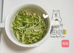 Illustration of how to make baby food supplement, loofah and shrimp egg pancake 3