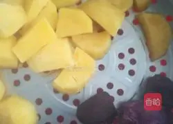 Illustration of how to make sweet potato and purple potato pancakes 4