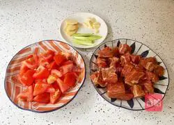 tomato Illustration of how to make beef brisket stewed with potatoes 2