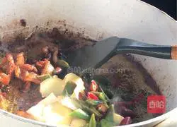 Illustration of how to make dry pot potato slices 7