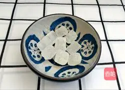 Tremella lily and ginkgo soup recipe 4