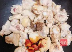 Illustration of how to make curry chicken and potato pasta 7