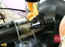 Illustration of how to make freshly squeezed orange juice 5