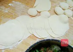 Illustration of how to make chrysanthemum and shrimp dumplings 10
