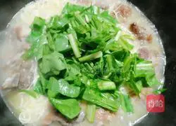 Illustration of how to make pork ribs noodle soup 12