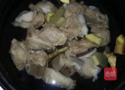 Illustration of how to make papaya and pork ribs soup 1