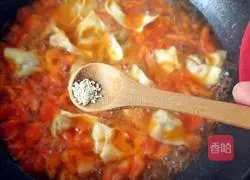 Illustration of how to make fresh meat wontons with tomato sauce 19