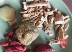 Illustration of how to make American ginseng and pigeon soup stewed 3