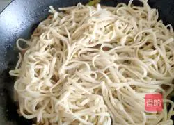 Illustration of how to make braised pork ribs and beans with noodles 8