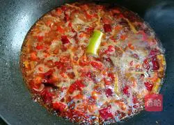 Illustration of how to make spicy crayfish tail 5