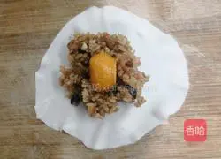 Illustration of how to make salted egg yolk and pork floss siomai 20