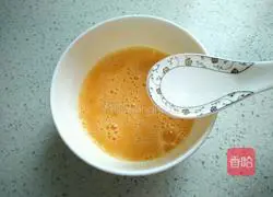 Illustration of how to make cucumber and scrambled eggs 4