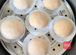 Illustration of how to make whole wheat steamed buns 3