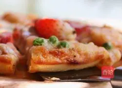 Illustration of how to make shrimp and strawberry pizza 11