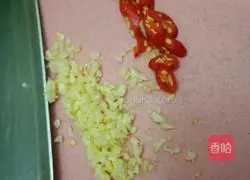 Illustration of how to make spicy and crispy lotus root 4