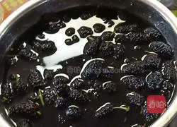 Illustration of how to make mulberry drink 3