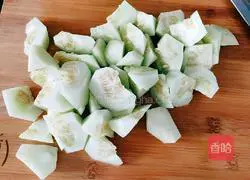 Illustration of how to make melon and mushroom chicken soup 12