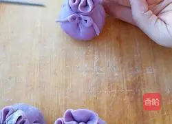 Illustration of how to make purple sweet potato paste lucky bag 9