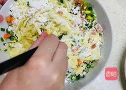 Illustration of how to make fried potato pancakes with butter and cheese 4