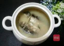 Illustration of how to make braised crucian carp soup 10
